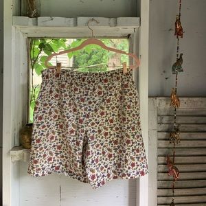 Vintage high waisted paper bag shorts